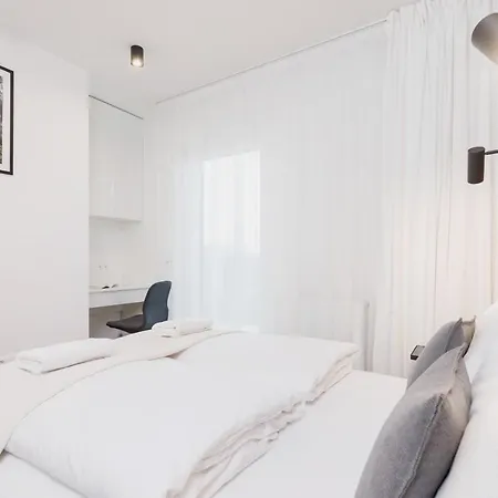 Supernova Near Tauron Arena By Renters Apartmán Krakov