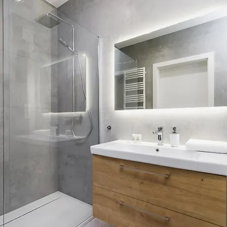 Supernova Near Tauron Arena By Renters קרקוב